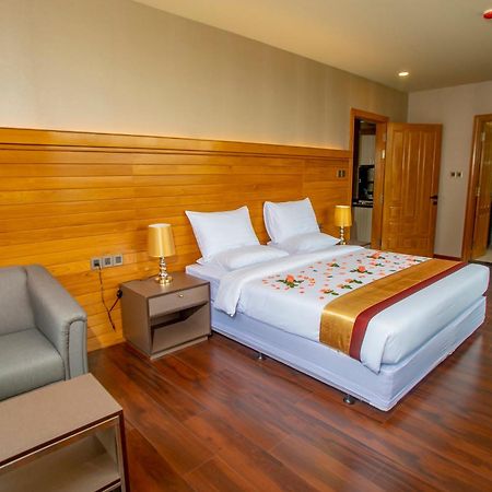 เพรสทีจ เรสซิเดนซ์ แอท โกลเดน แวลเลย์ บาย แกรนด์ ยูไนเต็ด ฮอสปิทาลิตี้ Hotel ย่างกุ้ง ภายนอก รูปภาพ