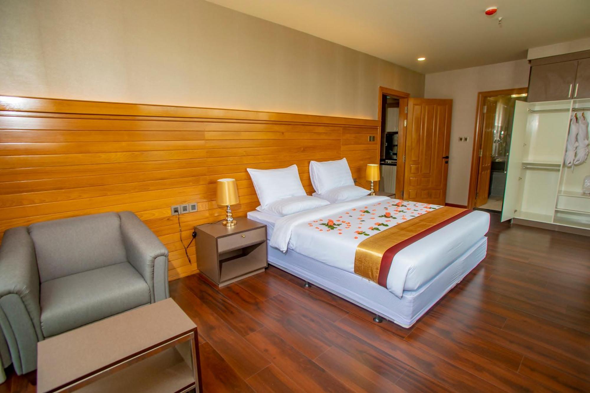 เพรสทีจ เรสซิเดนซ์ แอท โกลเดน แวลเลย์ บาย แกรนด์ ยูไนเต็ด ฮอสปิทาลิตี้ Hotel ย่างกุ้ง ภายนอก รูปภาพ