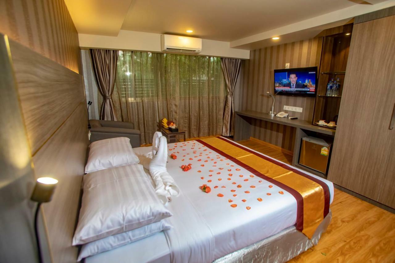 เพรสทีจ เรสซิเดนซ์ แอท โกลเดน แวลเลย์ บาย แกรนด์ ยูไนเต็ด ฮอสปิทาลิตี้ Hotel ย่างกุ้ง ภายนอก รูปภาพ