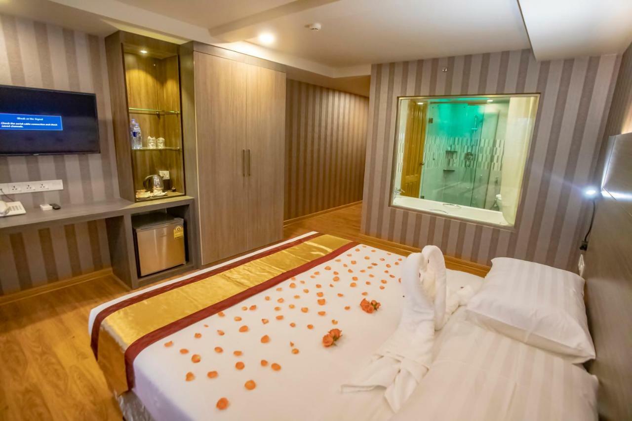 เพรสทีจ เรสซิเดนซ์ แอท โกลเดน แวลเลย์ บาย แกรนด์ ยูไนเต็ด ฮอสปิทาลิตี้ Hotel ย่างกุ้ง ภายนอก รูปภาพ