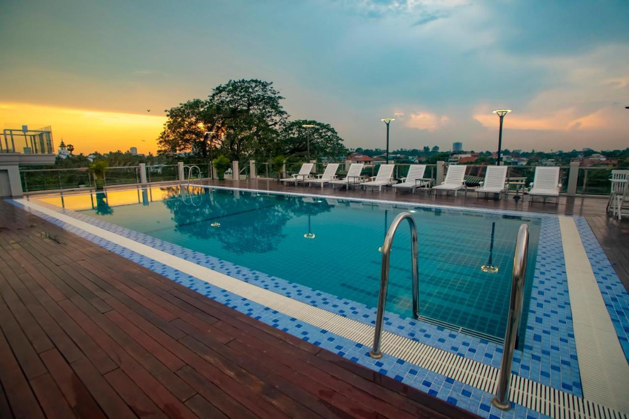 เพรสทีจ เรสซิเดนซ์ แอท โกลเดน แวลเลย์ บาย แกรนด์ ยูไนเต็ด ฮอสปิทาลิตี้ Hotel ย่างกุ้ง ภายนอก รูปภาพ