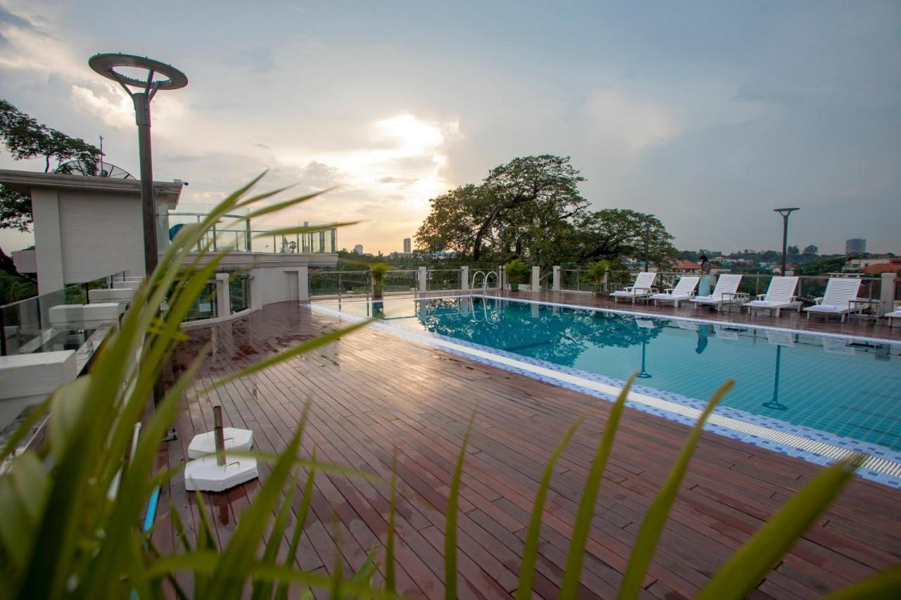 เพรสทีจ เรสซิเดนซ์ แอท โกลเดน แวลเลย์ บาย แกรนด์ ยูไนเต็ด ฮอสปิทาลิตี้ Hotel ย่างกุ้ง ภายนอก รูปภาพ