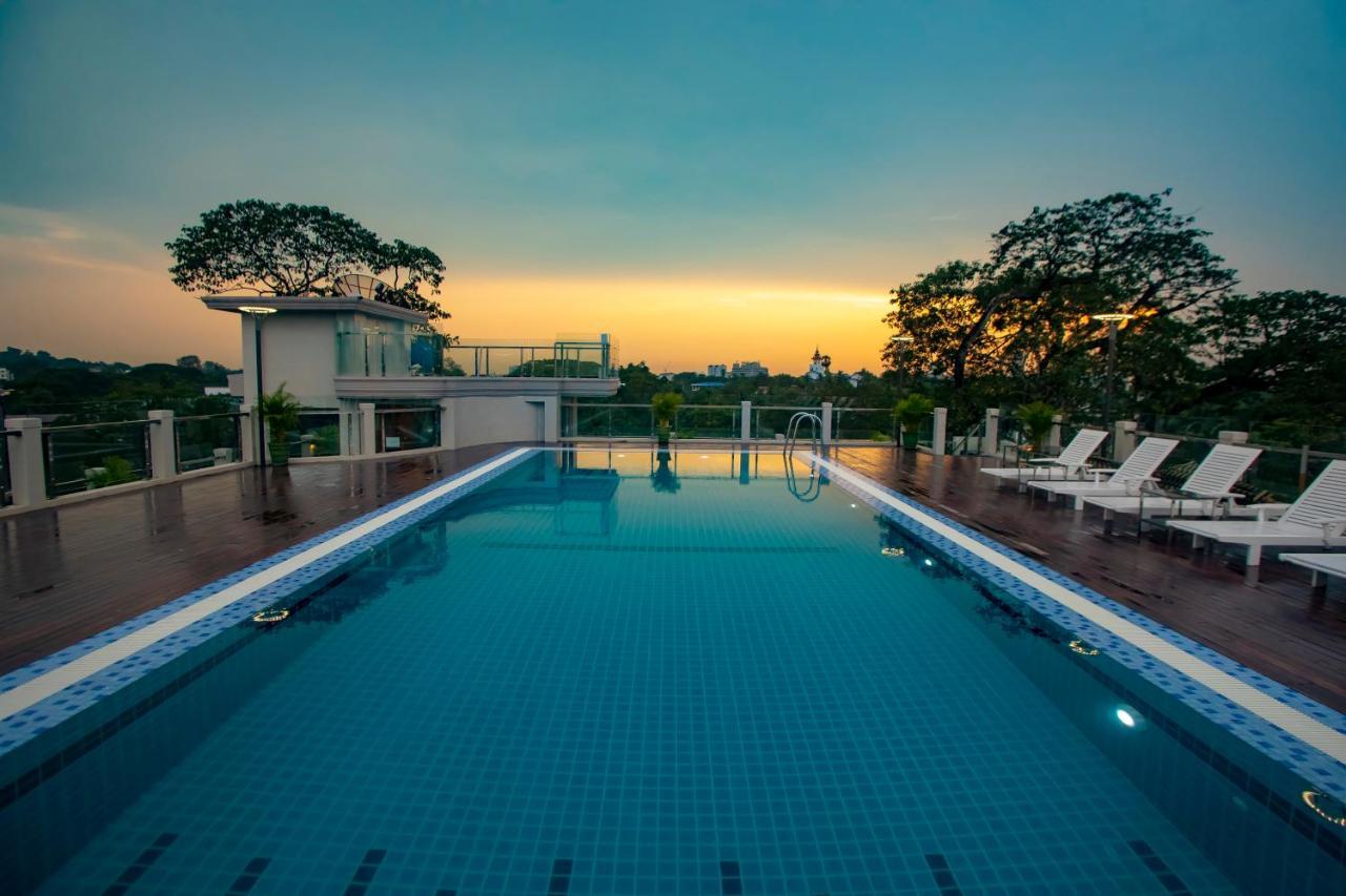 เพรสทีจ เรสซิเดนซ์ แอท โกลเดน แวลเลย์ บาย แกรนด์ ยูไนเต็ด ฮอสปิทาลิตี้ Hotel ย่างกุ้ง ภายนอก รูปภาพ