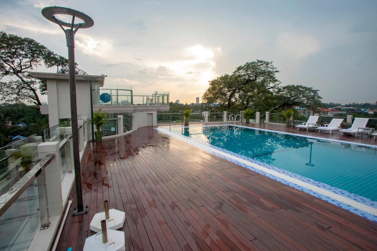 เพรสทีจ เรสซิเดนซ์ แอท โกลเดน แวลเลย์ บาย แกรนด์ ยูไนเต็ด ฮอสปิทาลิตี้ Hotel ย่างกุ้ง ภายนอก รูปภาพ