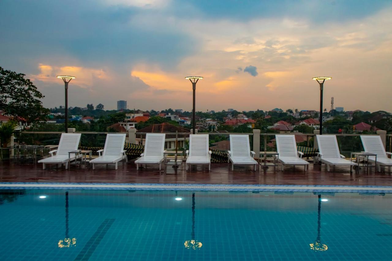 เพรสทีจ เรสซิเดนซ์ แอท โกลเดน แวลเลย์ บาย แกรนด์ ยูไนเต็ด ฮอสปิทาลิตี้ Hotel ย่างกุ้ง ภายนอก รูปภาพ
