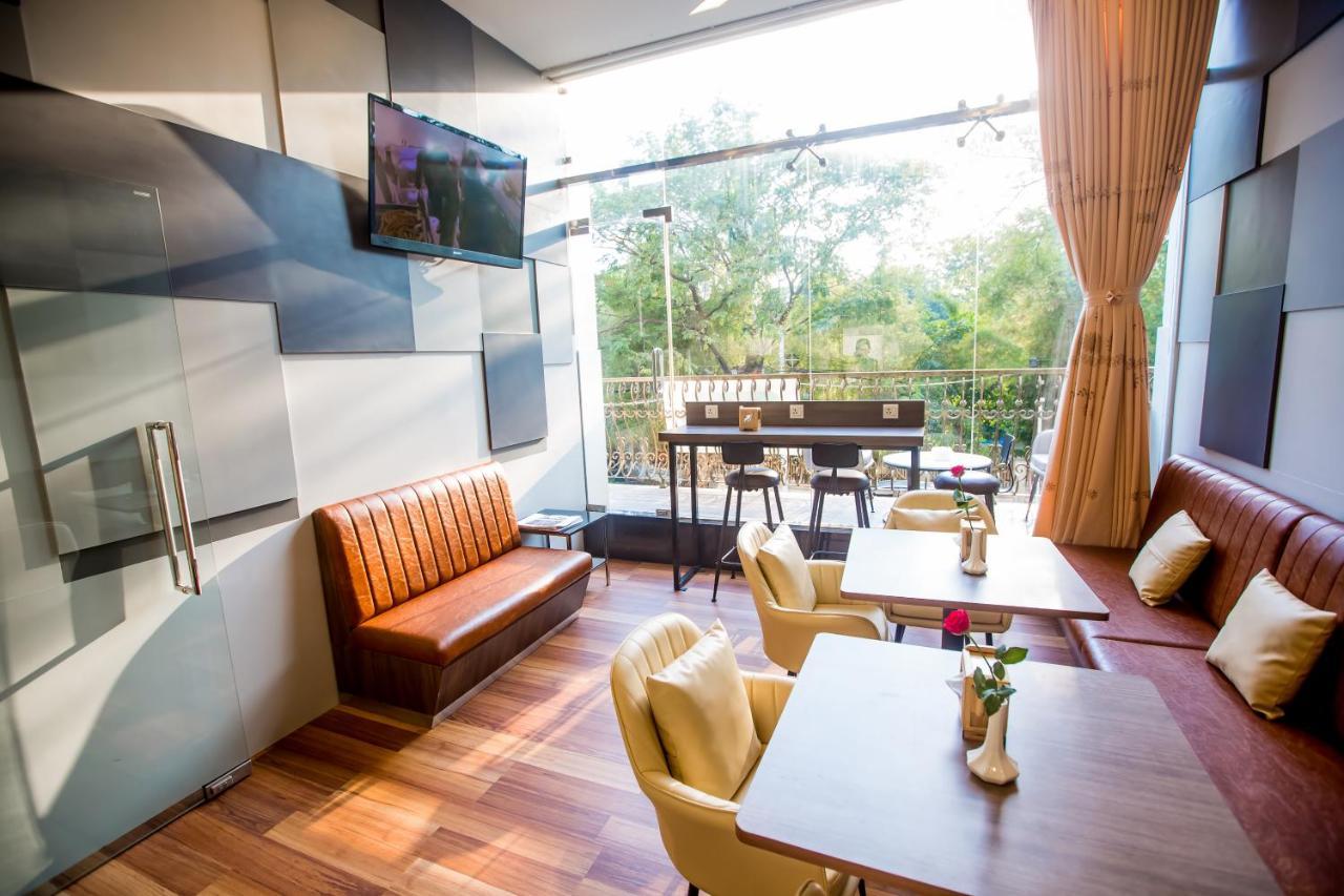 เพรสทีจ เรสซิเดนซ์ แอท โกลเดน แวลเลย์ บาย แกรนด์ ยูไนเต็ด ฮอสปิทาลิตี้ Hotel ย่างกุ้ง ภายนอก รูปภาพ
